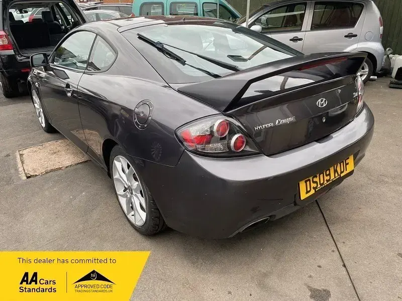 Usado Hyundai Coupé 105 CV (77 kW) 2008 Negro Coupe
