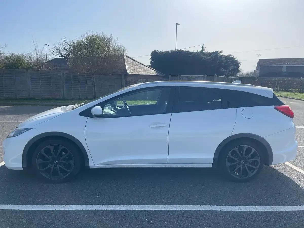 Used Honda Civic SR 120 HP (88 kW) 2016 White Estate