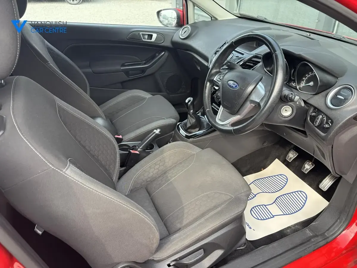 Used Ford Fiesta Zetec 125 HP (91 kW) 2016 Red Hatchback