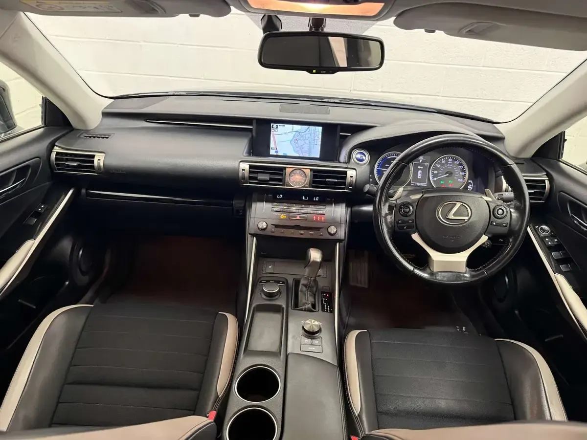 Usado Lexus IS300h Sport Line 223 CV (164 kW) 2016 Gris Berlina