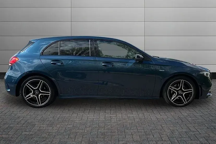 Used Mercedes A180 Executive 136 HP (100 kW) 2022 Blue Hatchback