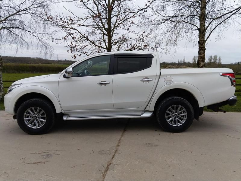 Used Mitsubishi L200 181 HP (133 kW) 2019 White Pickup