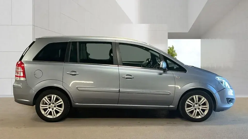 Used Vauxhall Zafira Design Edition 2010 Silver MPV