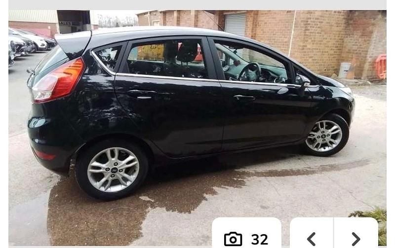 Used Ford Fiesta Zetec 82 HP (60 kW) 2016 Black Hatchback
