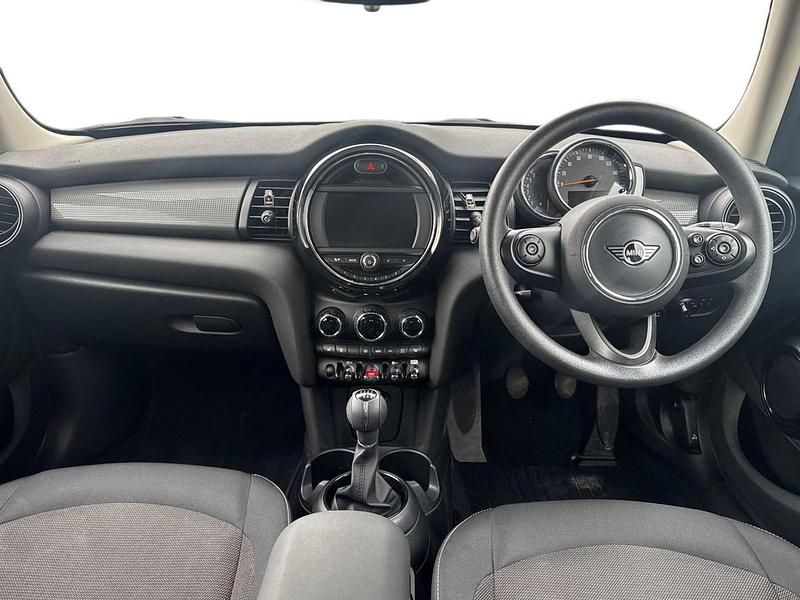 Used Mini Cooper Classic 134 HP (98 kW) 2019 Blue Hatchback