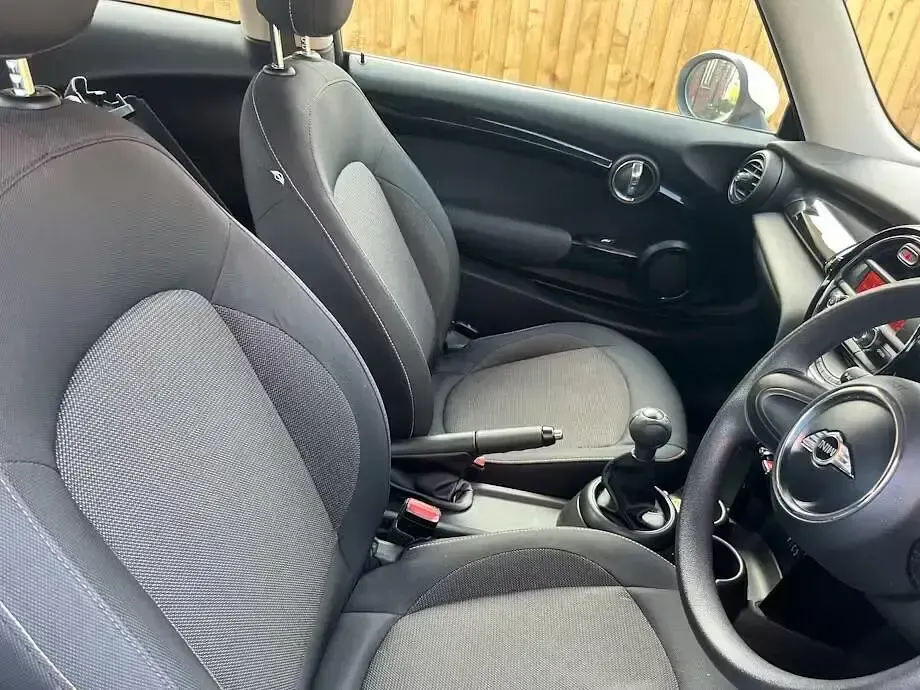 Used Mini ONE Hatch 102 HP (75 kW) 2014 White Hatchback