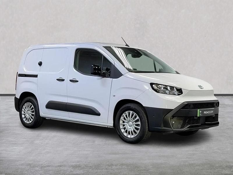 White New 2025 Toyota Proace City City MPV | £21,995 - Image 1/4