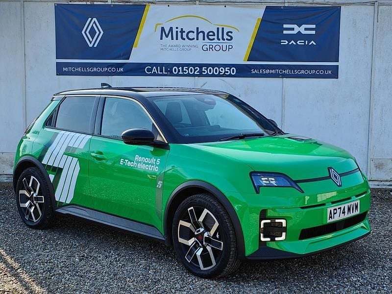 Pop green and black roof Used 2025 Renault R5 Komfort Hatchback | £23,995 - Image 1/1