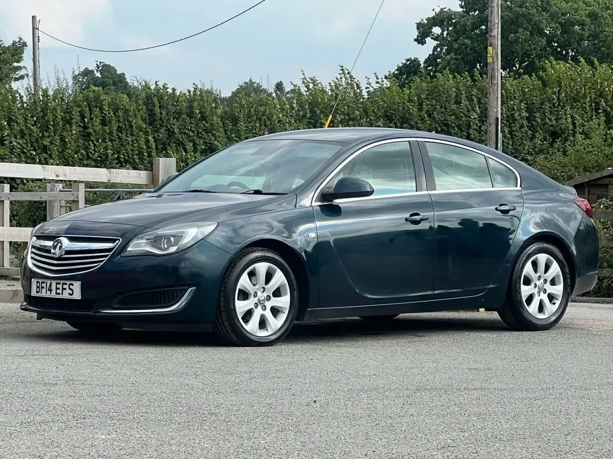 Second-hand Vauxhall Insignia 163 CP (119 kW) 2014 Verde Hatchback