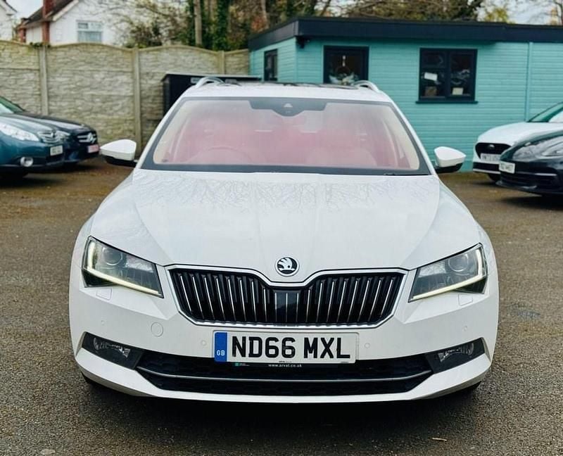 Used Skoda Superb LAURIN & KLEMENT 190 HP (139 kW) 2017 White Estate