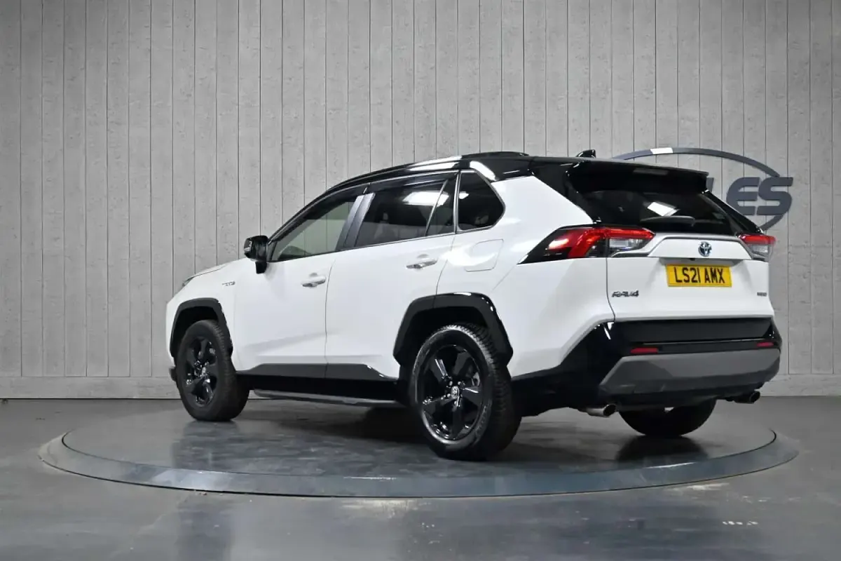 Used Toyota RAV4 Hybrid 218 HP (160 kW) 2021 White SUV