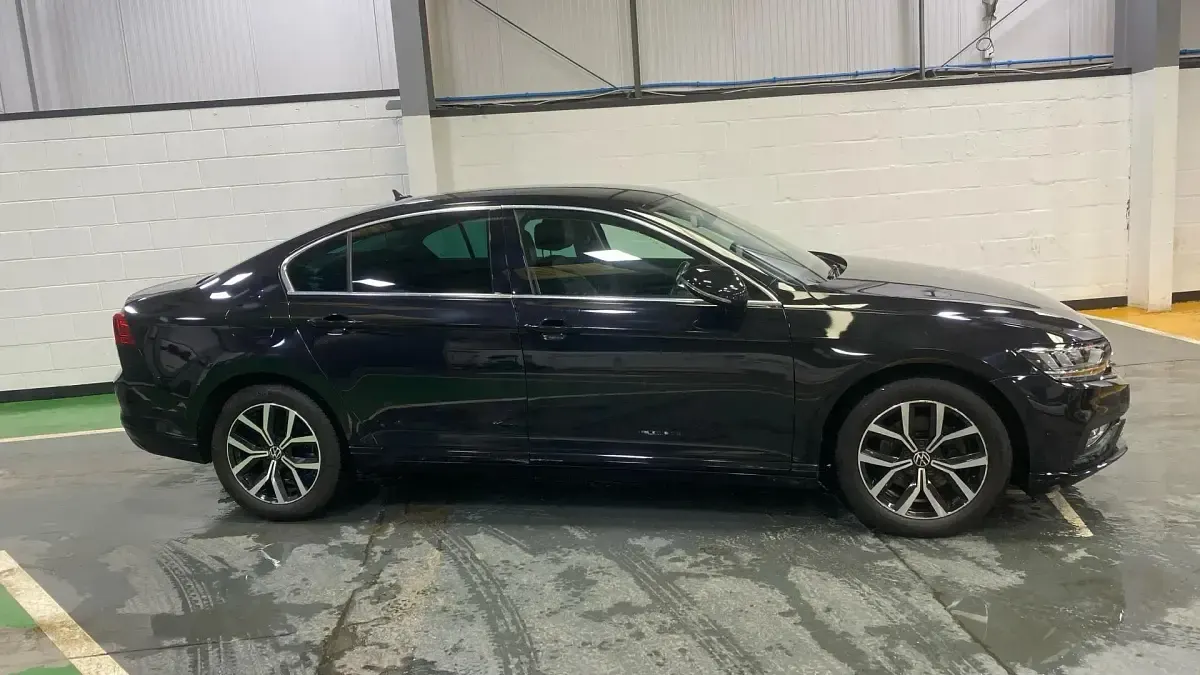 Used VW Passat SEL 150 HP (110 kW) 2021 Black Sedan