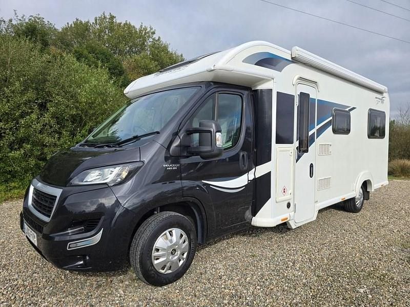 Begagnad Peugeot Boxer 2016 Grå Van