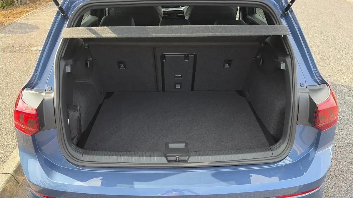 Used VW Golf VIII R-line 150 HP (110 kW) 2025 Blue Hatchback
