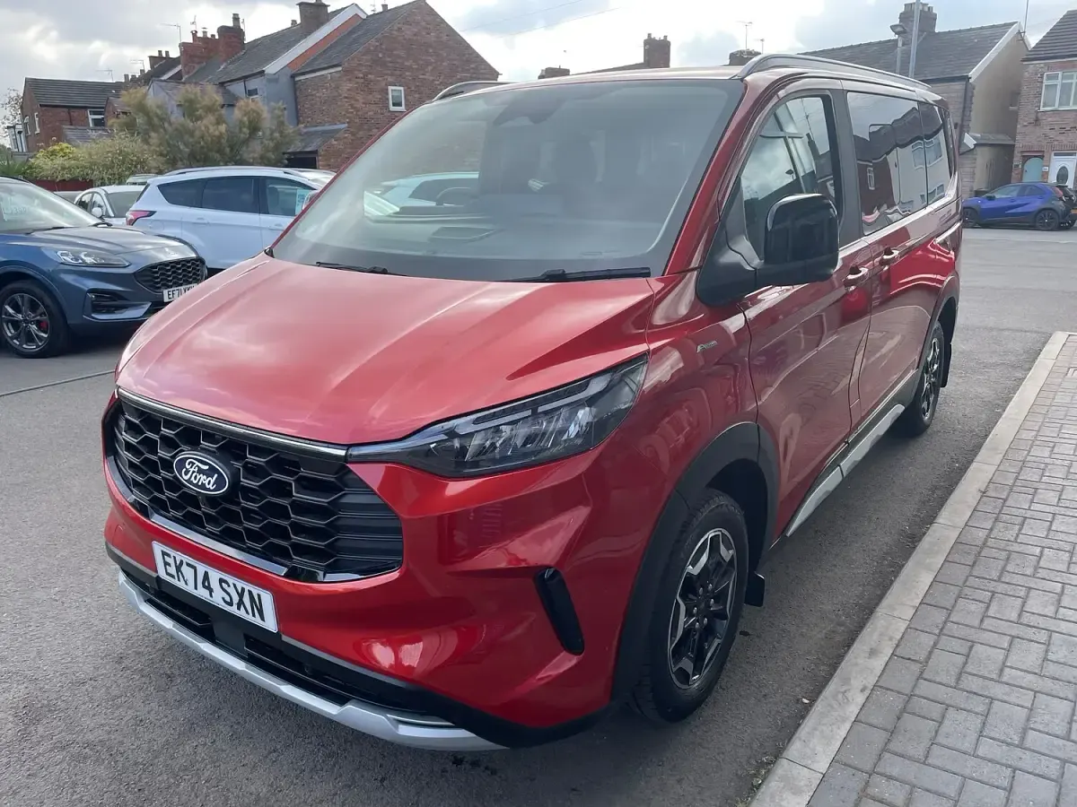 Used Ford Tourneo Custom Active 170 HP (125 kW) 2024 Red Van