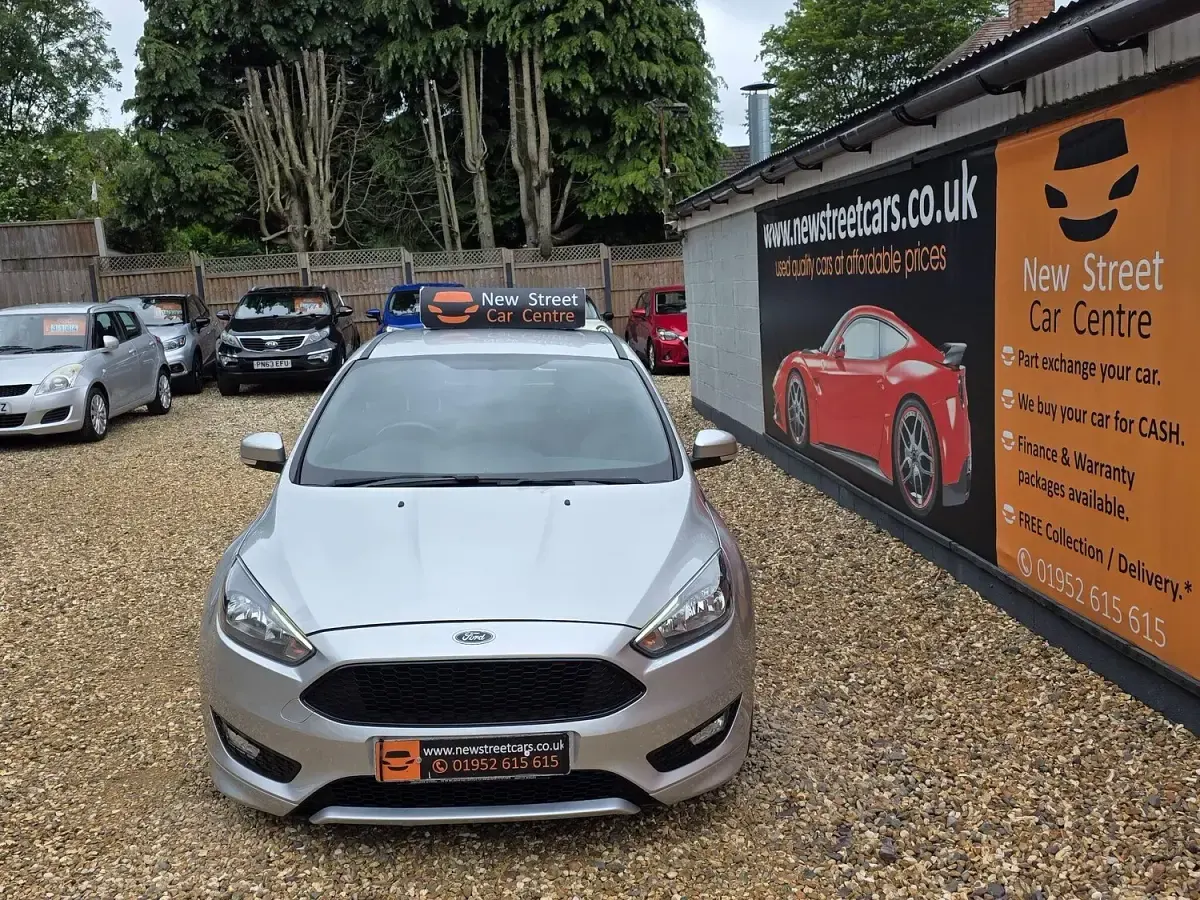 Used Ford Focus ST-Line 140 HP (102 kW) 2018 Silver Hatchback