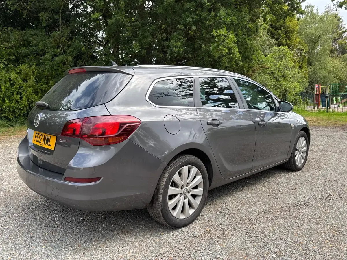 Used Vauxhall Astra S 110 HP (80 kW) 2012 Grey Estate