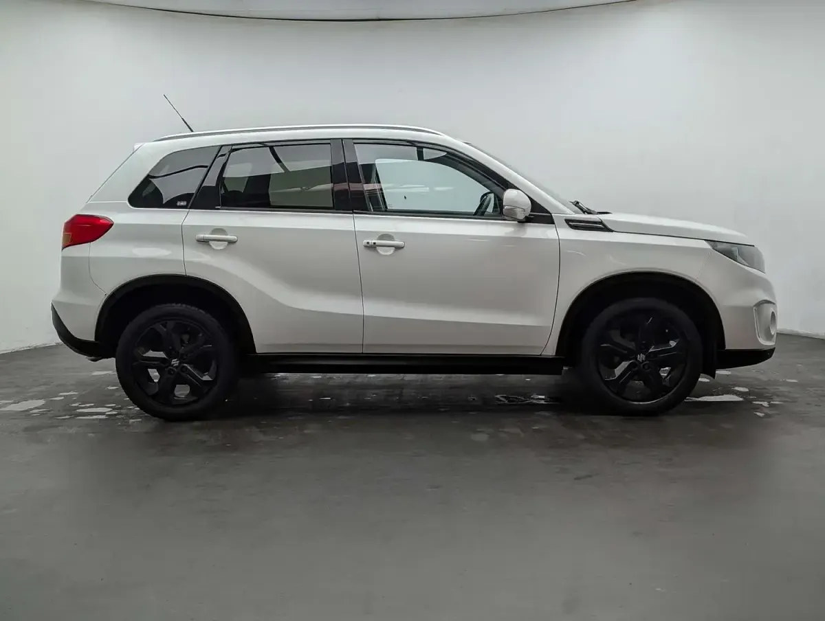 Used Suzuki Vitara SZ5 120 HP (88 kW) 2016 White SUV
