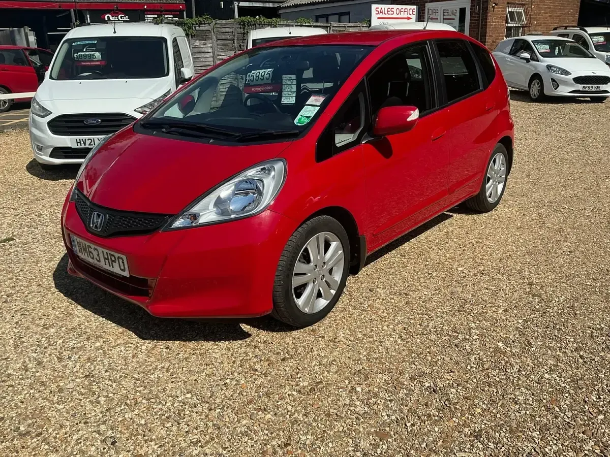 Used Honda Jazz ES 99 HP (72 kW) 2014 Red Hatchback