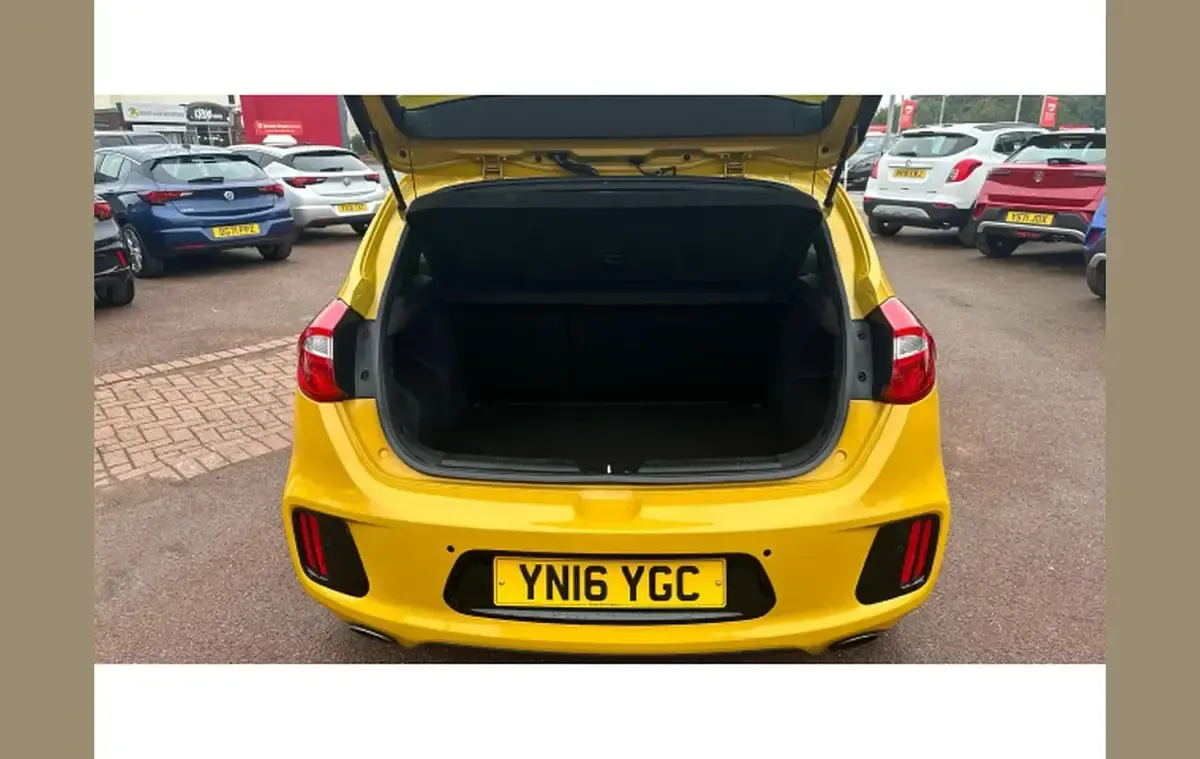 Used Kia Ceed GT-Line 118 HP (86 kW) 2016 Yellow Hatchback
