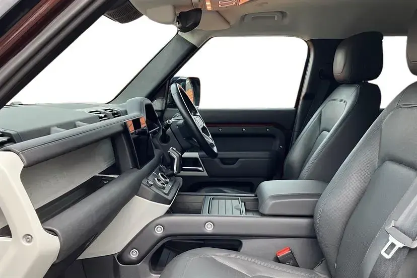 Usado Land Rover Defender HSE 300 HP (220 kW) 2022 Vermelho SUV