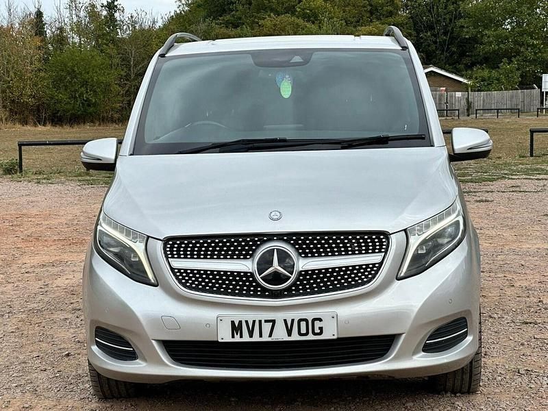 Begagnad Mercedes V250 2017 Silver Minibuss