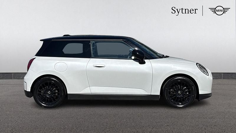 Used Mini Cooper SE Hatch 158 kW (215 HP) 2024 White Hatchback