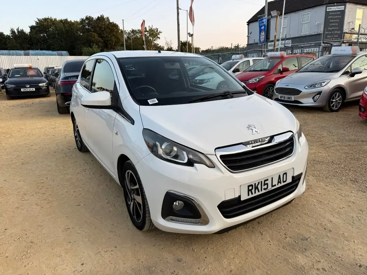 Used Peugeot 108 Allure 82 HP (60 kW) 2015 White Hatchback
