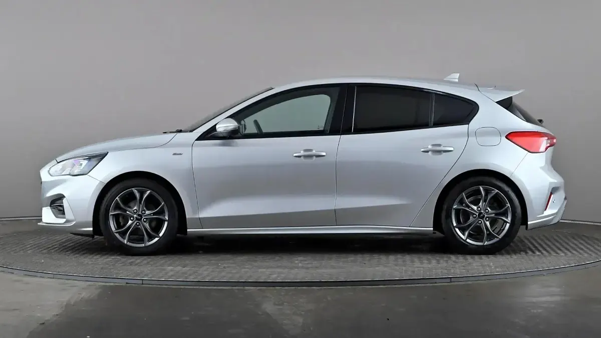 Used Ford Focus ST-Line 155 HP (114 kW) 2020 Silver Hatchback