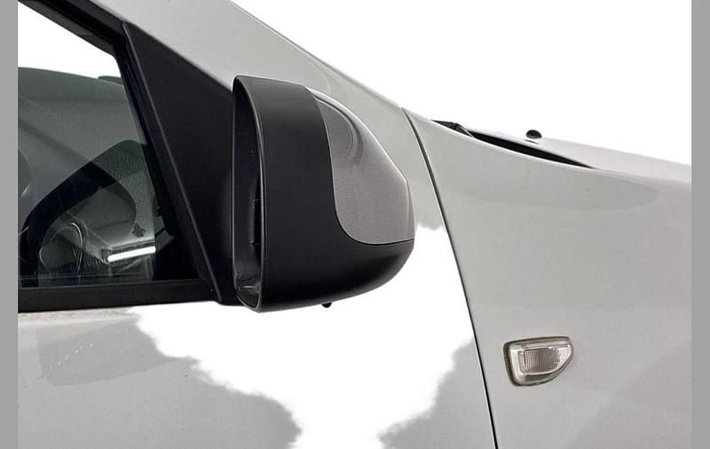 Used Dacia Sandero Essentiel 73 HP (53 kW) 2019 White SUV