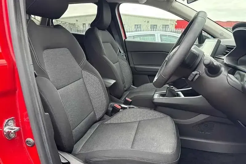 Begagnad Renault Captur Evolution 140 HK (102 kW) 2023 Röd SUV