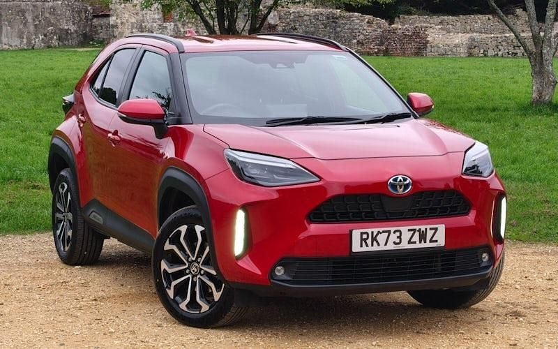 Used 2025 Toyota Yaris Hybrid Design Estate | £21,490 (Good price) - Image 1/4