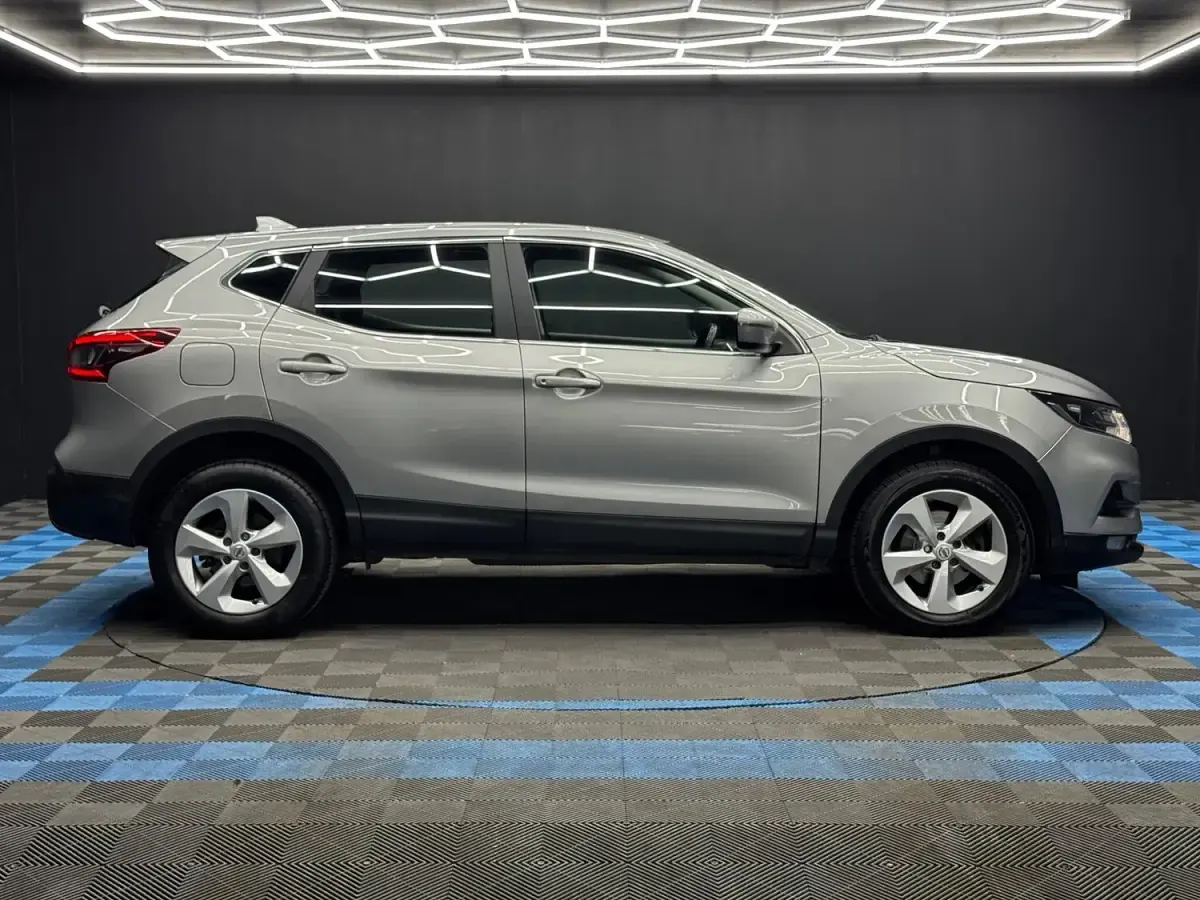 Used Nissan Qashqai Acenta Premium 2019 Silver SUV
