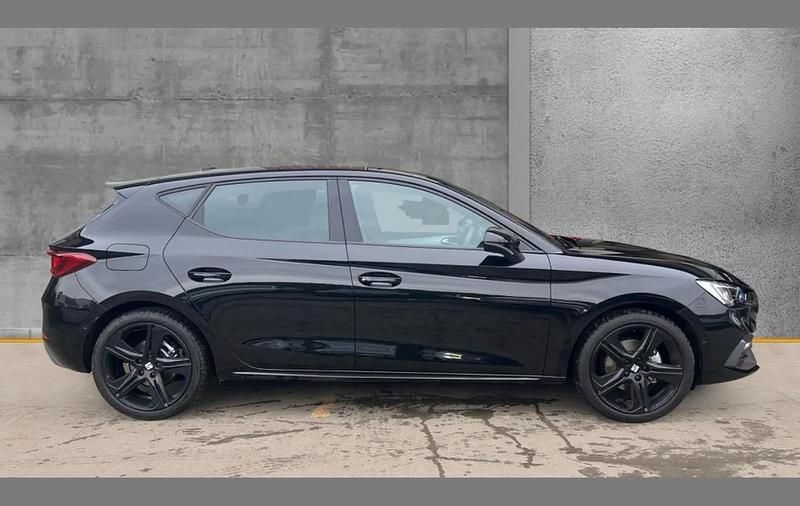 Begagnad Seat Leon Black Edition 272 HK (200 kW) 2026 Svart Halvkombi