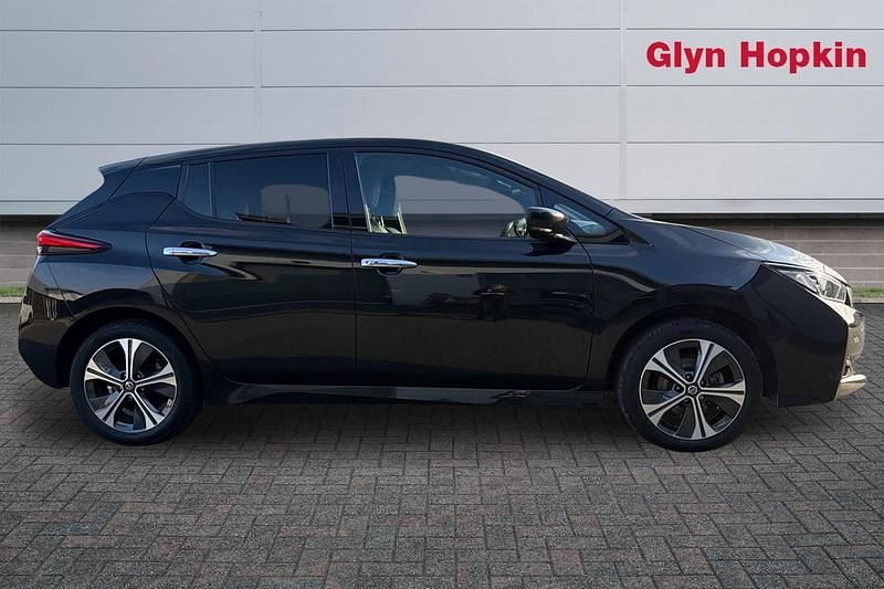 Used Nissan Leaf N-Connecta 160 kW (218 HP) 2022 Black Hatchback