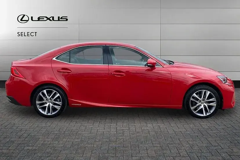 Used Lexus IS300h 223 HP (164 kW) 2017 Red Sedan