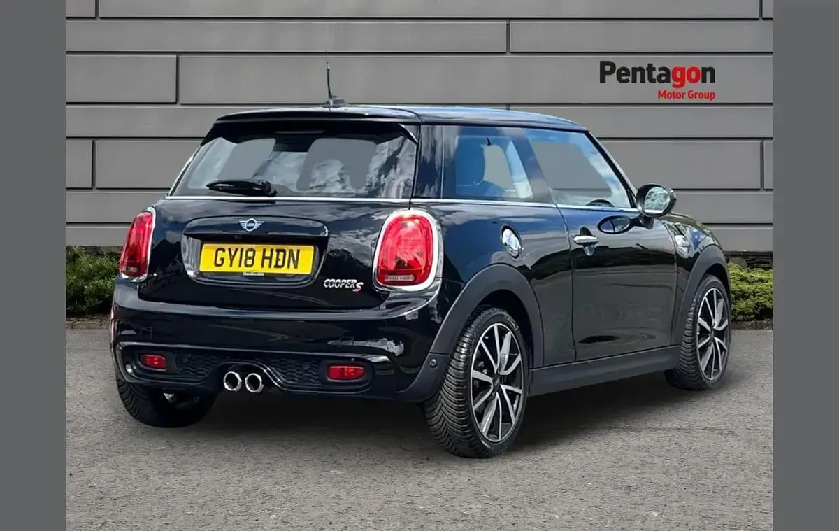 Used Mini Cooper S 188 HP (138 kW) 2018 Black Hatchback
