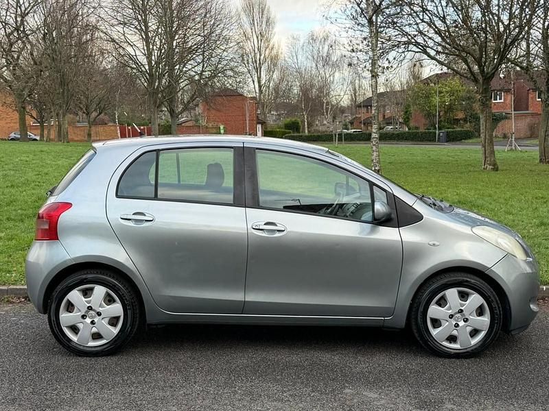 Used Toyota Yaris T3 85 HP (62 kW) 2006 Silver Hatchback