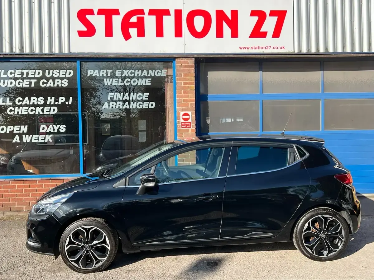 Used Renault Clio Iconic 110 HP (80 kW) 2019 Black Hatchback