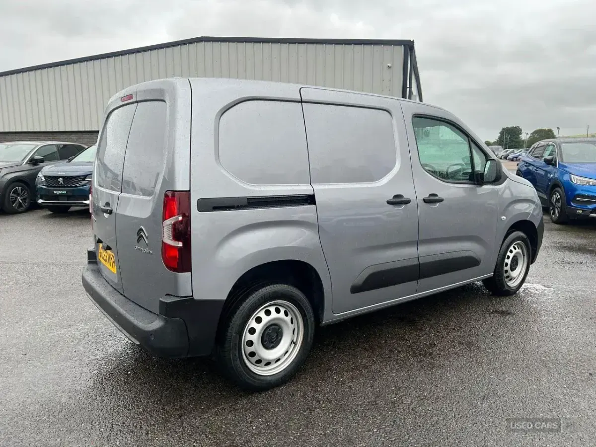 Used Citroën Berlingo 100 HP (73 kW) 2023 Grey MPV