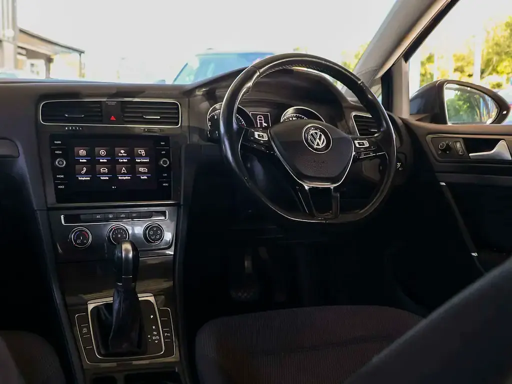Used VW Golf VII Match 113 HP (83 kW) 2019 Grey Estate