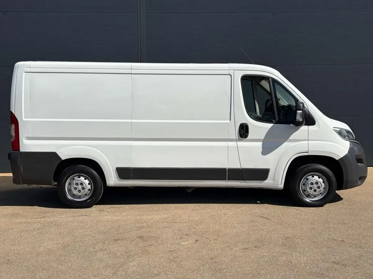 Used Citroën Relay 130 HP (95 kW) 2016 White Van