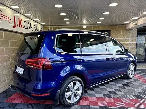 Usado Seat Alhambra XCELLENCE 184 HP (135 kW) 2019 Azul Monovolume