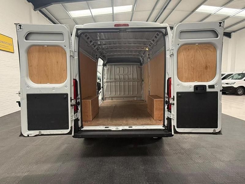 Second-hand Vauxhall Movano S 138 CP (101 kW) 2024 Alb