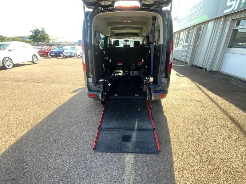 Used Ford Tourneo Connect Zetec 120 HP (88 kW) 2017 Grey MPV