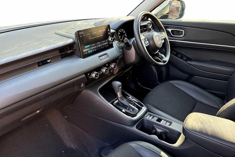 Second-hand Honda HR-V Advance 131 CP (96 kW) 2024 Alb SUV