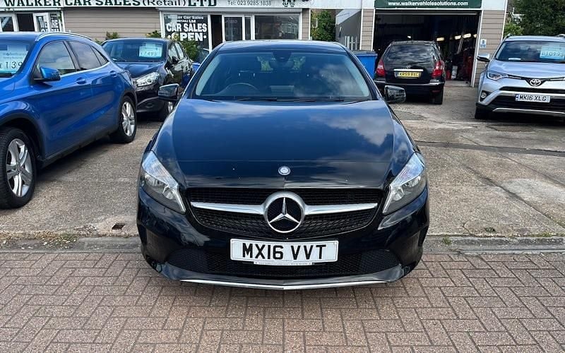 Used Mercedes A180 Executive 109 HP (80 kW) 2018 Blue Hatchback