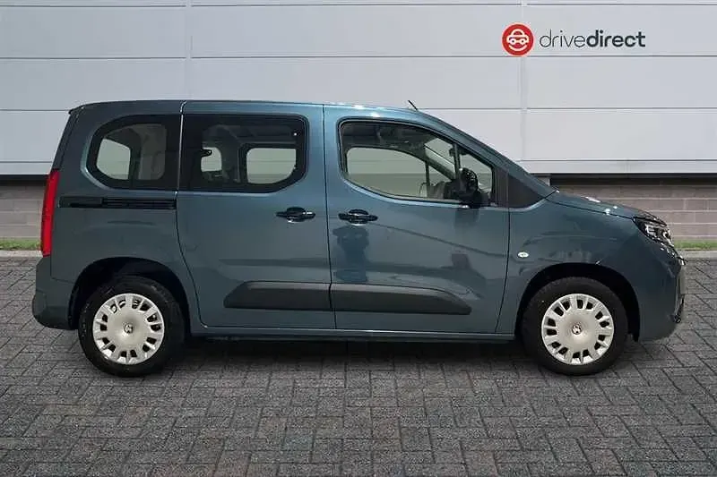 Usado Vauxhall Combo Design Edition 100 kW (136 CV) 2025 Azul Monovolumen