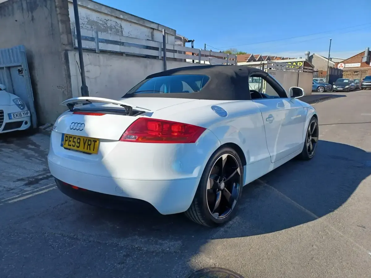 Begagnad Audi TT 160 HK (117 kW) 2009 Vit Sportkupé