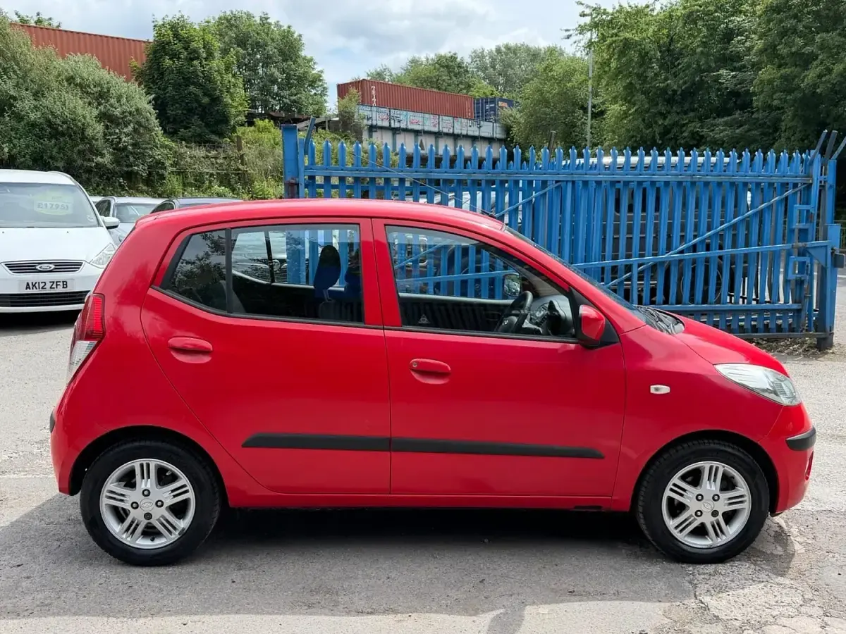 Used Hyundai i10 Comfort 77 HP (56 kW) 2009 Red Hatchback